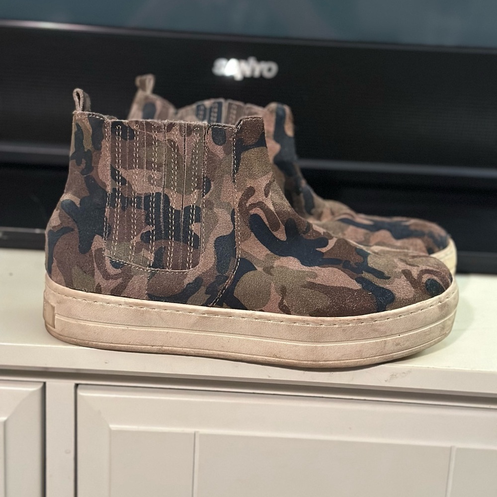J/slides camo platform high top